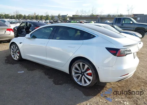 2019 Tesla Model 3 Long Range/Performance z USA, uszkodzony, nr VIN 5YJ3E1EB8KF487466